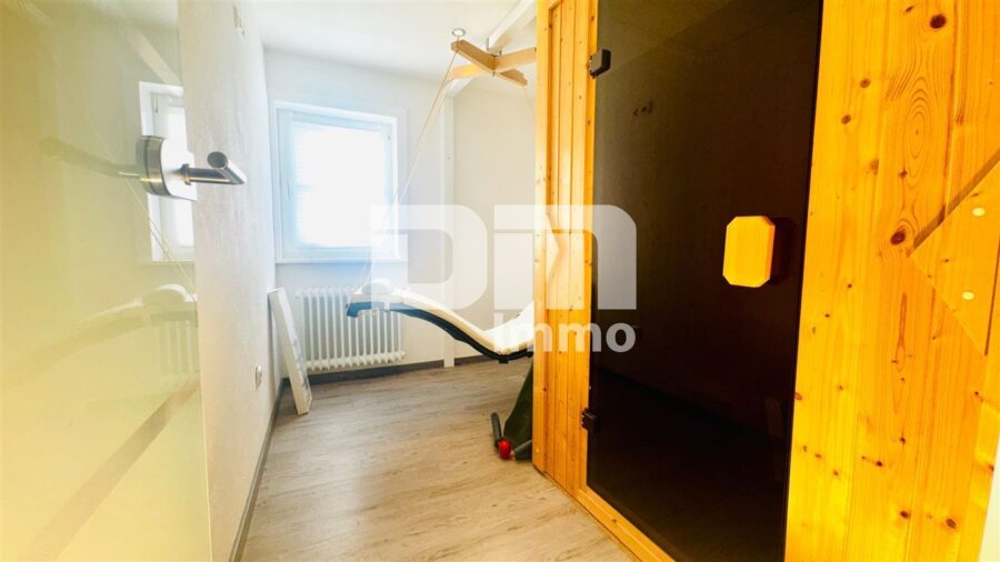 Hochwertiges effizientes Restaurant, Bar und große Wohnung mit Ausbaupotential und Terrasse - WE OG Wellnessraum / Wärmekabine